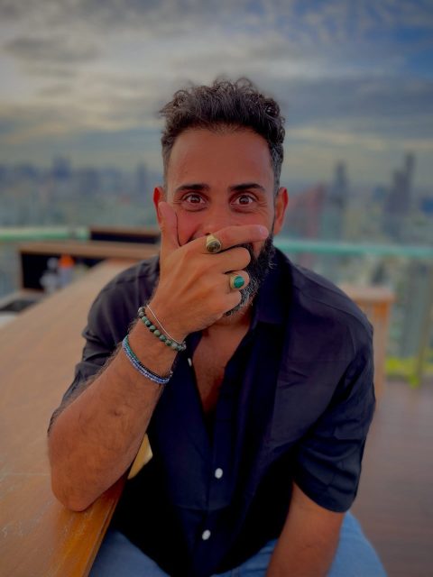 Bangkok, the land of smiles.
————————————————————
.
.
.
.
Repurposing an old photo
#thailand #bangkok #sunset #rooftopbar #throwback